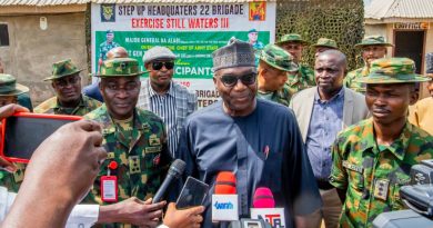 Gov AbdulRazaq Presents N5M Cheque to Fallen NAF Officer's Family