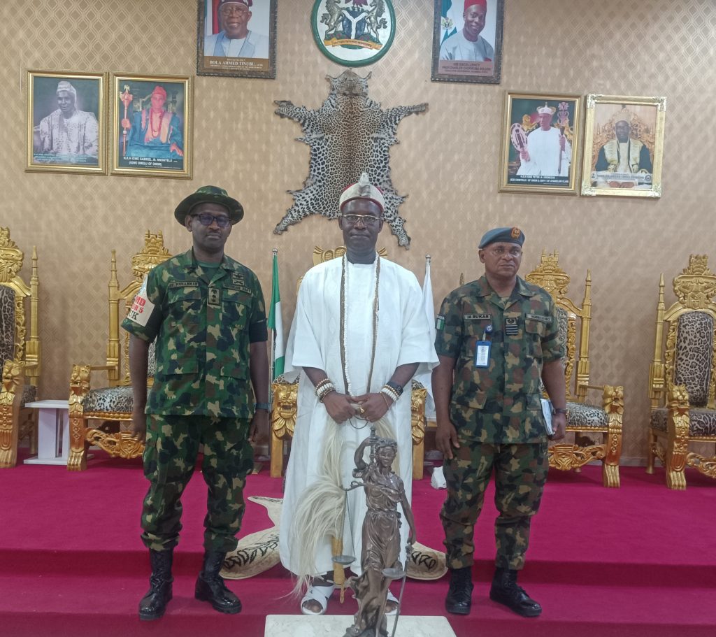 L-R Colonel AK Muhammad, Eze Igulube of Omor, Obi Eze Ana-Ukwu and Group Captain Ibrahim Bukar