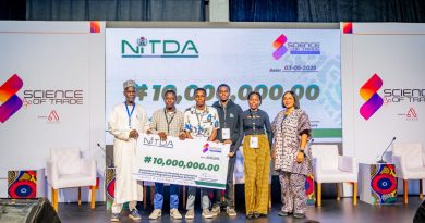 The Director General of NITDA Kashifu Inuwa CCIE represented by Director of the Digital Economy Development, Engr. Salisu Kaka, presenting a cash prize of N10million to Get AI under the Regulatory Sandbox category, during the closing ceremony of the Nigeria AfCFTA Hackathon 2025 during the Science of Trade Conference in Lagos.